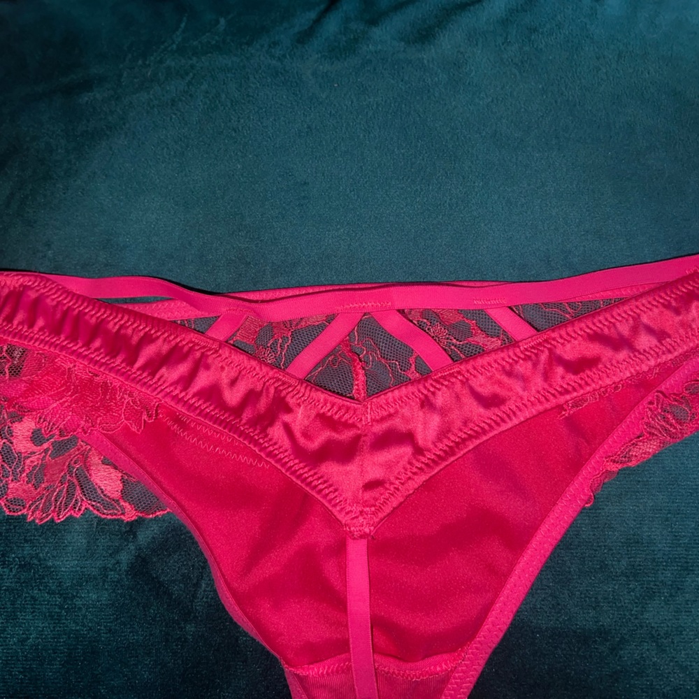 Hot pink Victoria’s Secret set - Picture 2 of 6